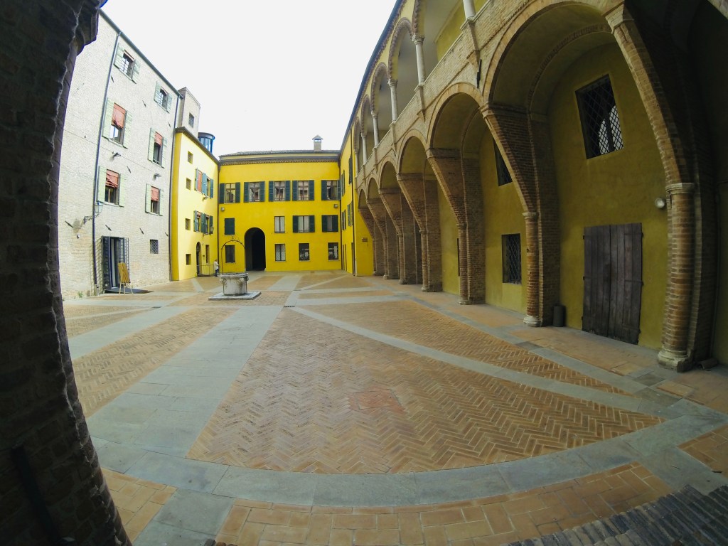 Courtyard_Ferrara.jpg