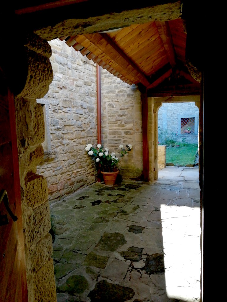 eremo courtyard